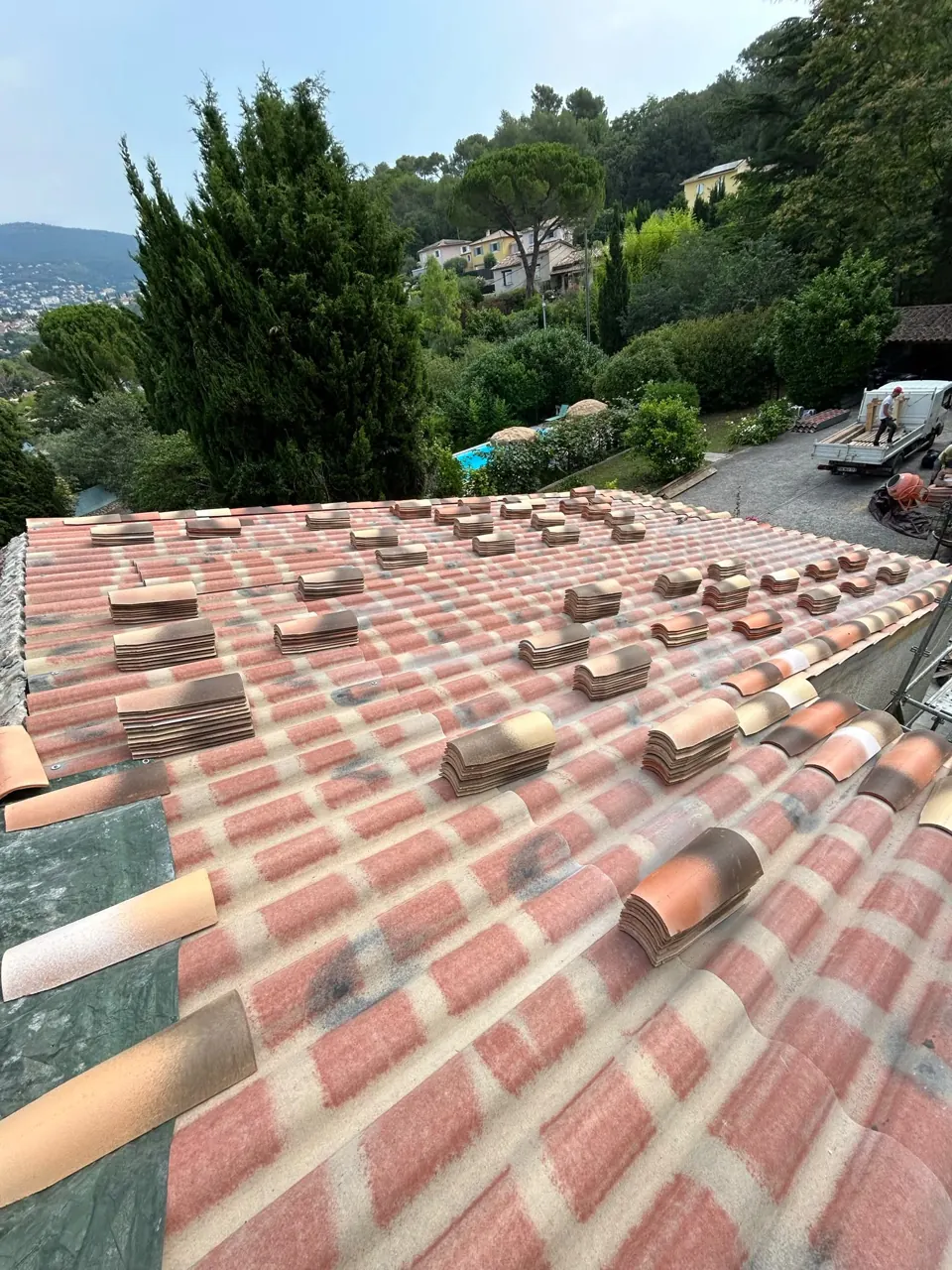 Chantier de couverture près de Èze